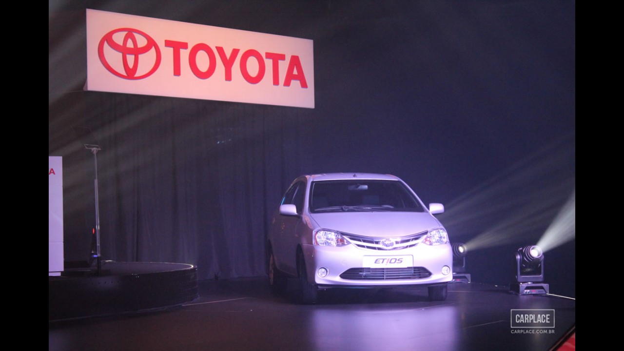 Toyota Etios é lançado por R$ 29.990 - Veja tabela de preços completa