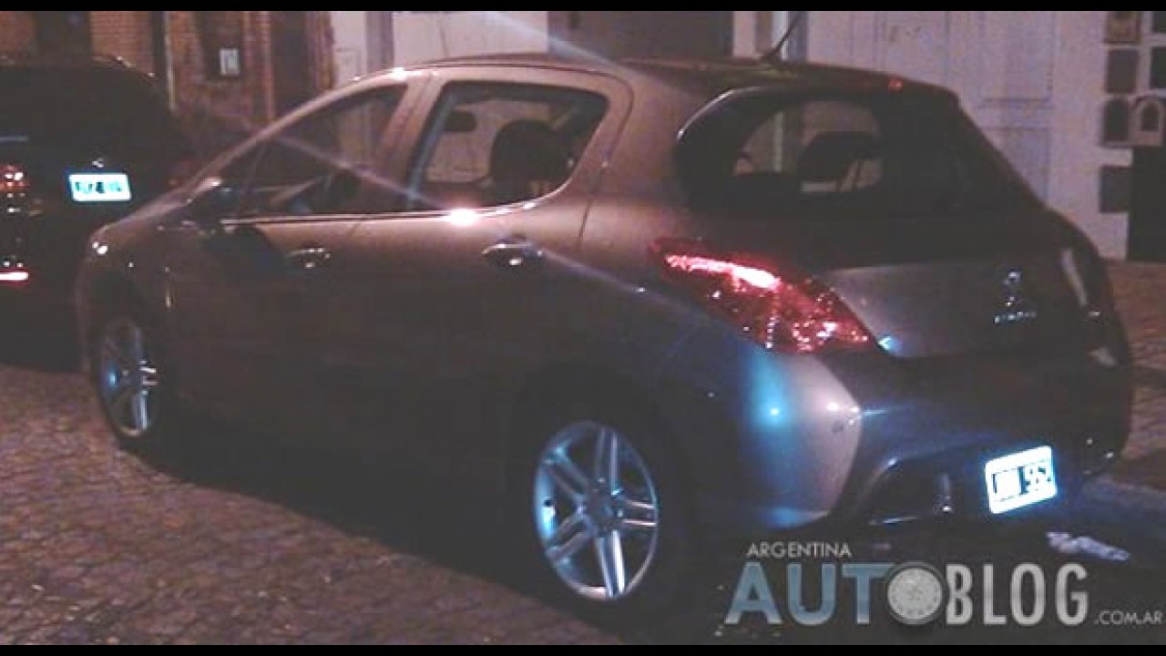 Flagras: Novo Peugeot 308 já roda sem disfarces na Argentina