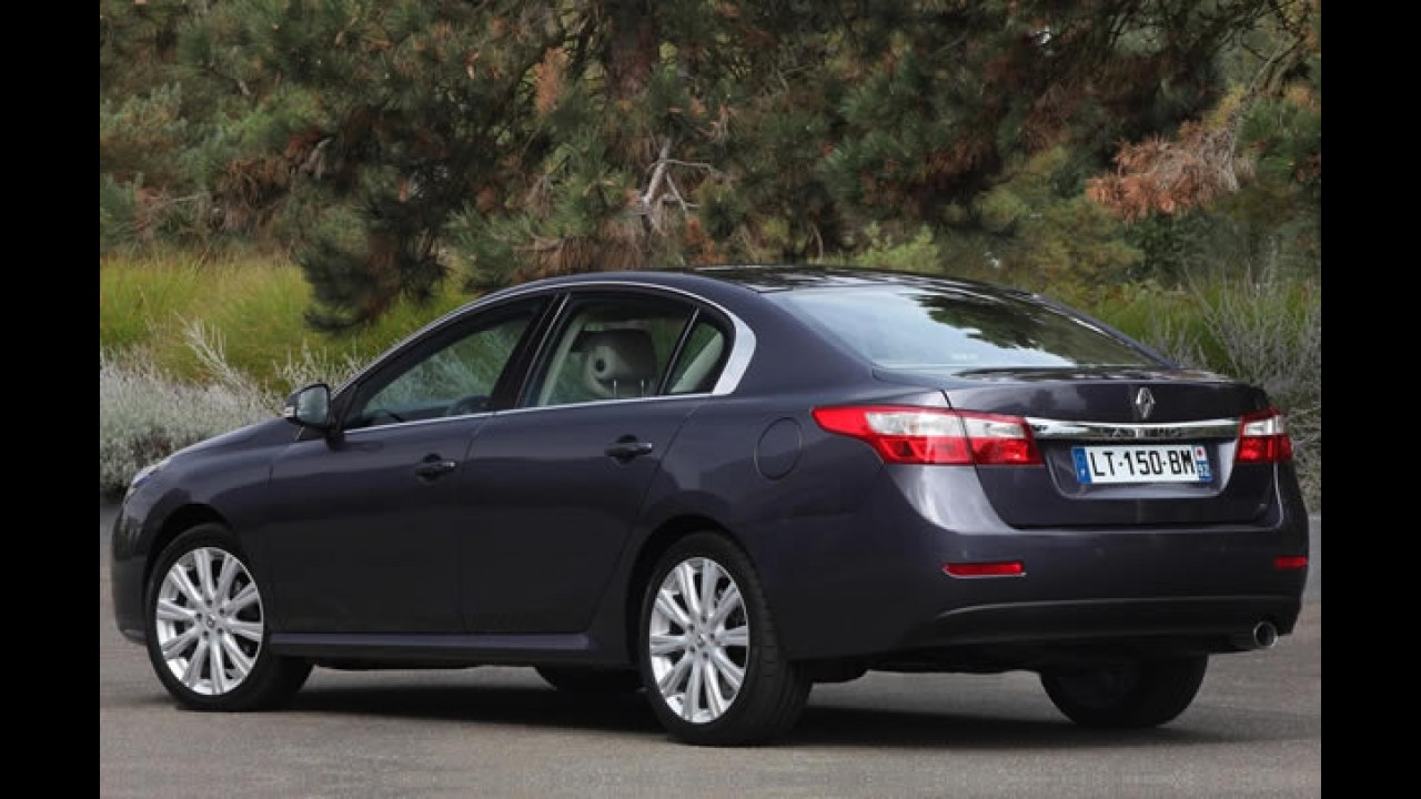 Renault Latitude chega ao mercado argentino