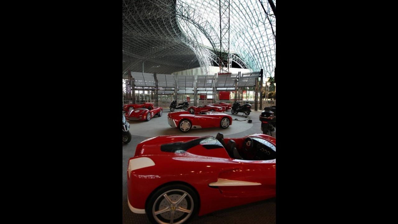 Ferrari World: Parque da Ferrari é inaugurado em Abu Dhabi - Veja fotos