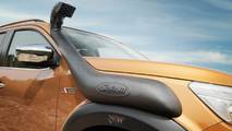 Arazi Modifiyeli Bir Nissan Navara