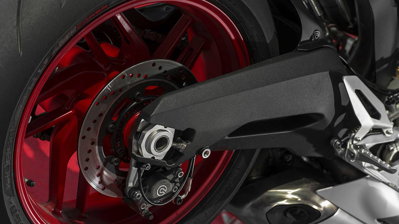 World's First Ride: 2014 Ducati 899 Panigale Review