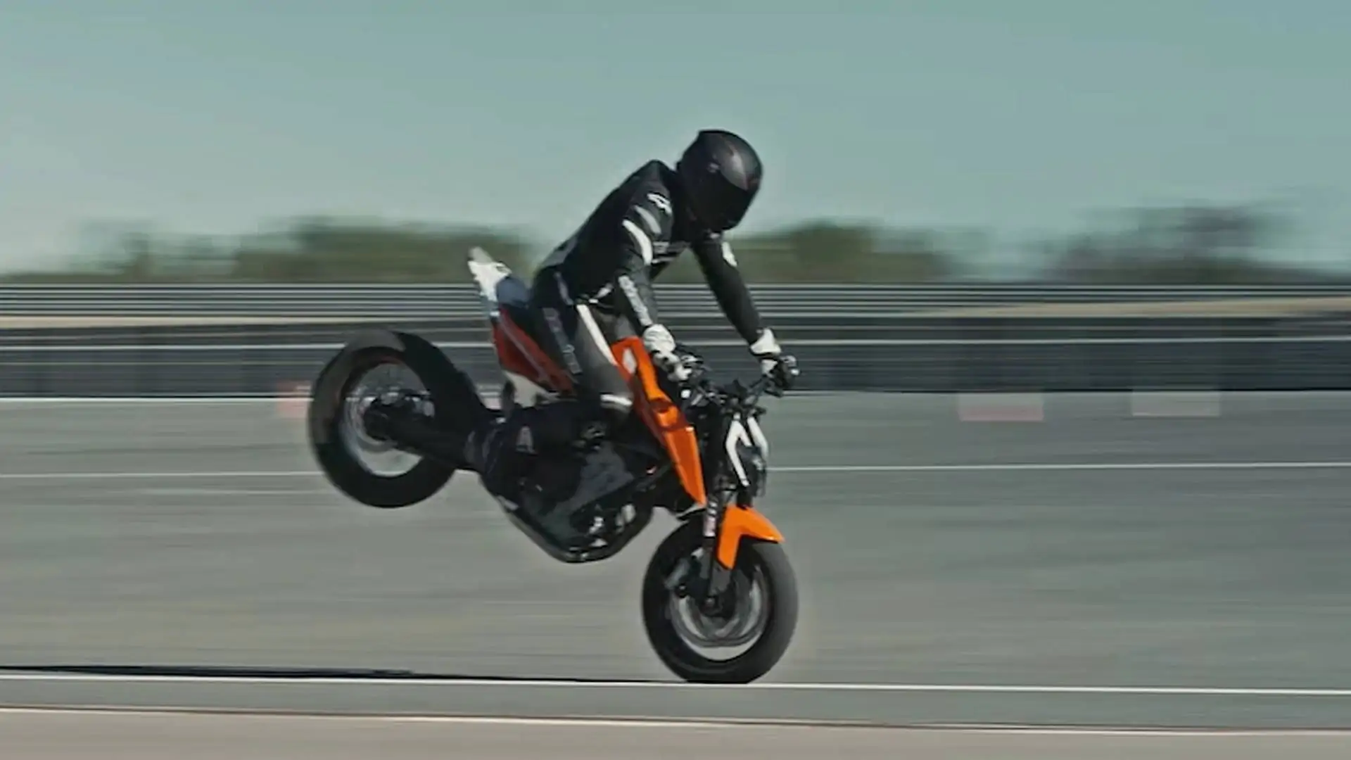 video-of-the-day-ktm-790-duke.webp