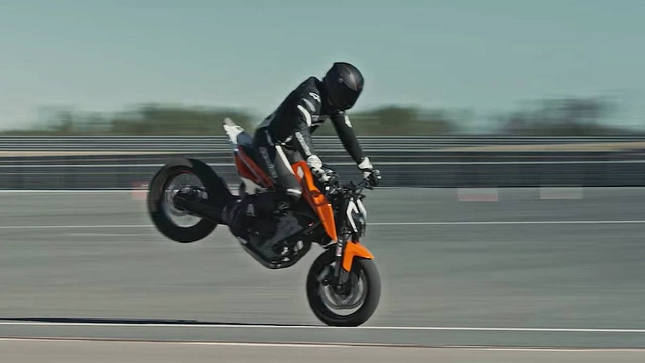 Video of the Day: KTM 790 Duke