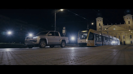 Así arrastra el Volkswagen Amarok todo un tranvía húngaro