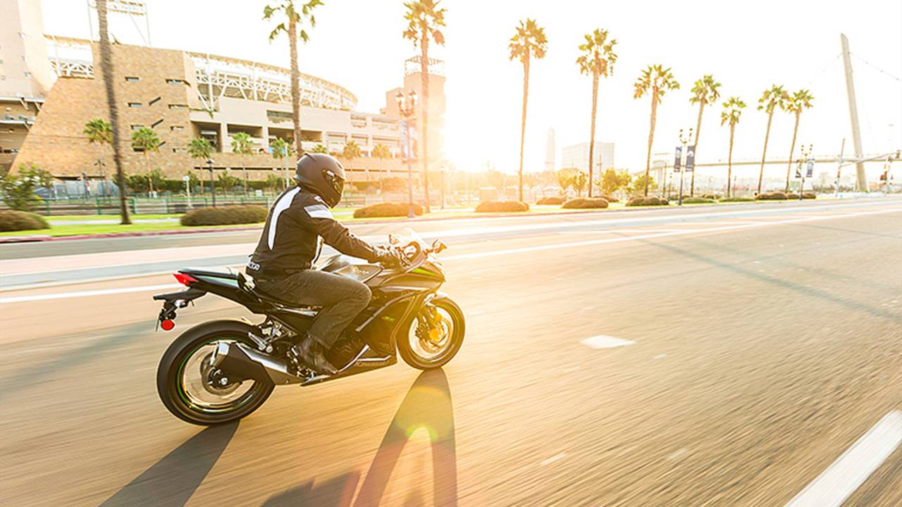 The Beginner Dilemma: Ninja 300 vs 250R