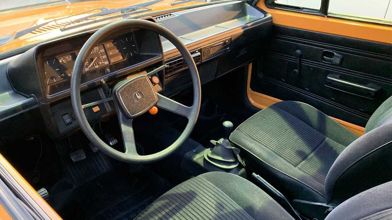 VW Gol 1983 - Amarelo Manga