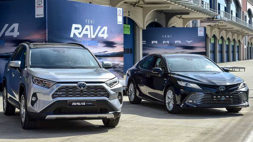 Yeni Toyota Camry ve RAV4, hibritle Türkiye'ye geldi