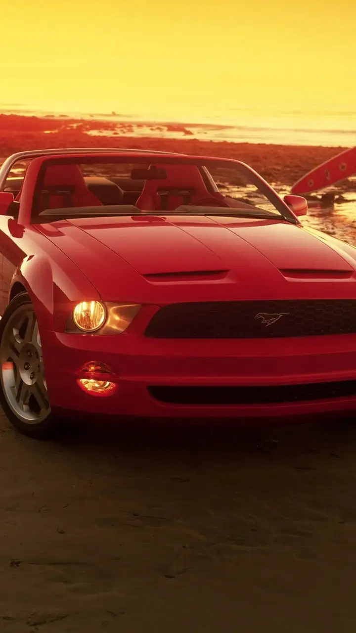 mustang vs mustang gt on First 2010 Ford Shelby Gt500 Two Mustang Gt Concept Cars To Be Auctioned