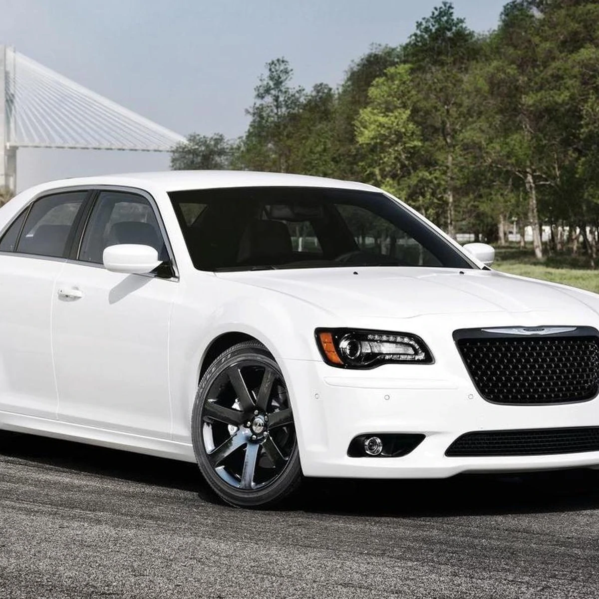 12 Chrysler 300c Srt8 Rolls Into New York