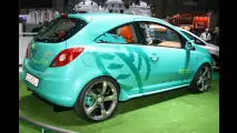 Kleiner Opel mit viel Gas
