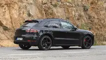 2018 Porsche Macan facelift spy photo