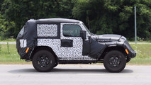 İki kapılı 2018 Jeep Wrangler casus fotoğrafı
