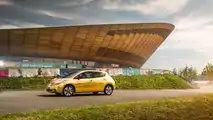 Nissan gold Leaf