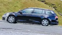VW Golf R facelift spy photo