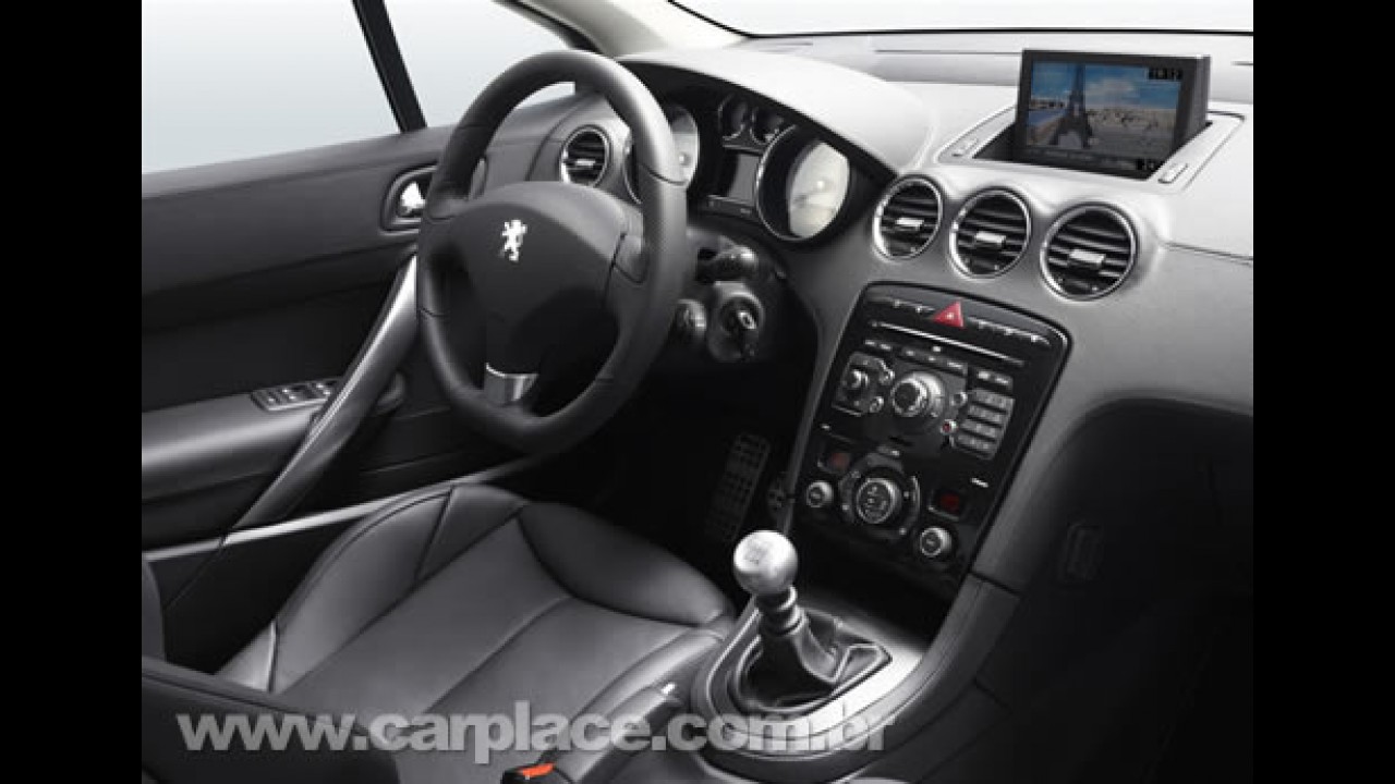 Peugeot revela fotos do novo 308 Coupé Cabriolet - Modelo será lançado em Paris