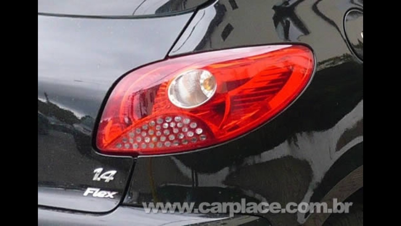 Sem nenhum disfarce: Novo Peugeot 207 Compact 2009 é flagrado novamente