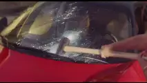Ferrari 458 Italia presa a martellate