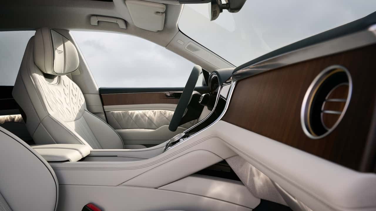Bentley rezygnuje z ekranów dla pasażera: technologia musi wnosić wartość