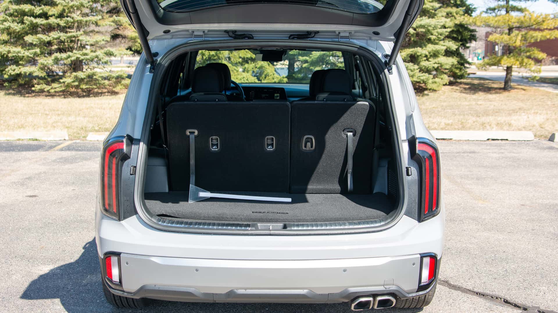 https://cdn.motor1.com/images/mgl/zx9QMK/s1/2023-kia-telluride-exterior.jpg
