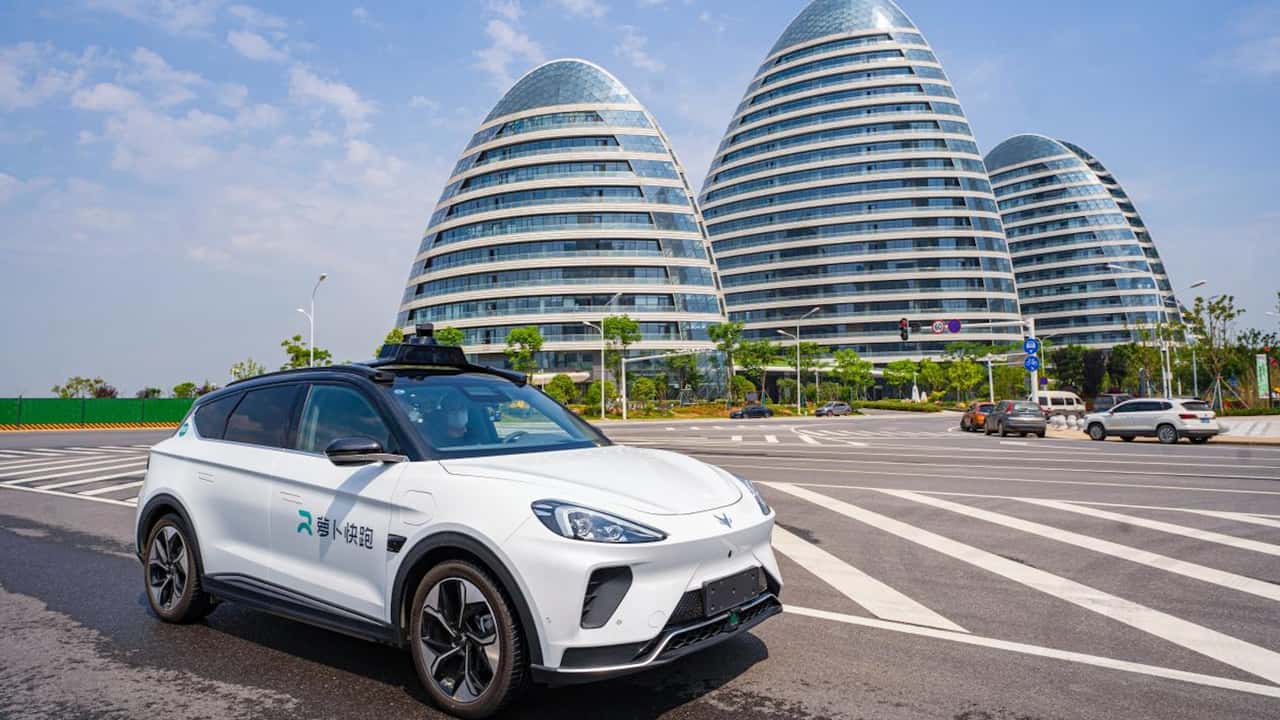 La Baidu Robo-01 che offre servizio di robotaxi tra il centro cittadino e l'aeroporto