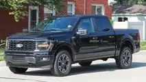 Foto spia con vista frontale Ford F-150 STX 2024