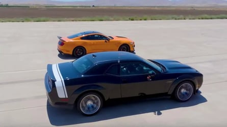 La Challenger Black Ghost contre la Mustang GT500 : la puissance ne fait pas tout