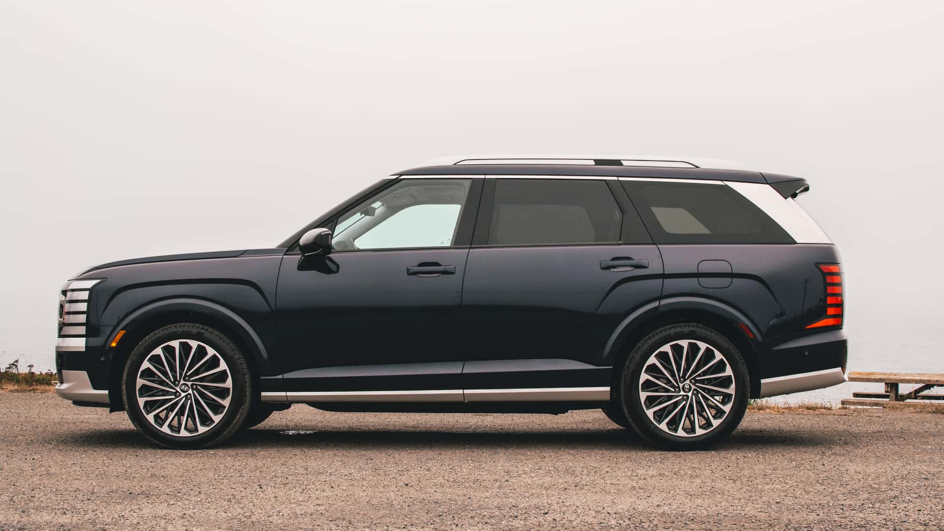 https://cdn.motor1.com/images/mgl/zxA277/s1/2026-hyundai-palisade-review.jpg