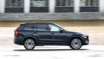 Volvo XC90 vs EX90 (2025): ibrido plug-in vs elettrico