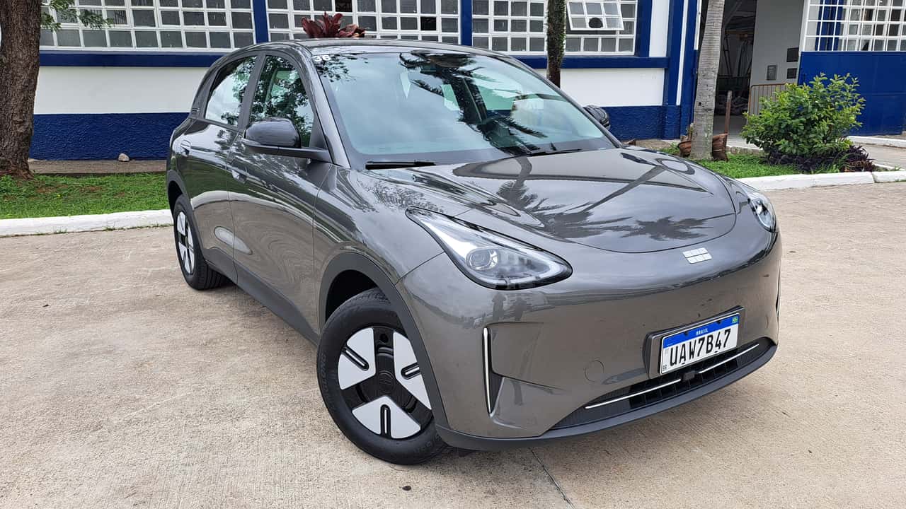 Geely EX2 Pro durante o lançamento no Brasil