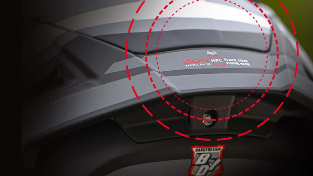 Производитель шлемов представил чип для информирования о медицинской помощи, но достаточно ли его?