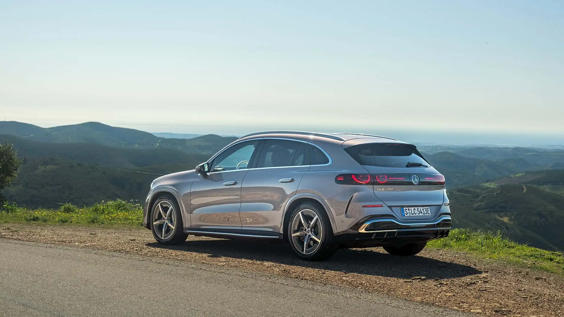 https://cdn.motor1.com/images/mgl/zxJ9Wb/s1/2026-mercedes-benz-glc-400-4matic-ev.webp