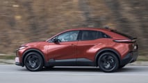 Toyota C-HR+ (2026): Das Exterieur in Metal Oxide Metallic