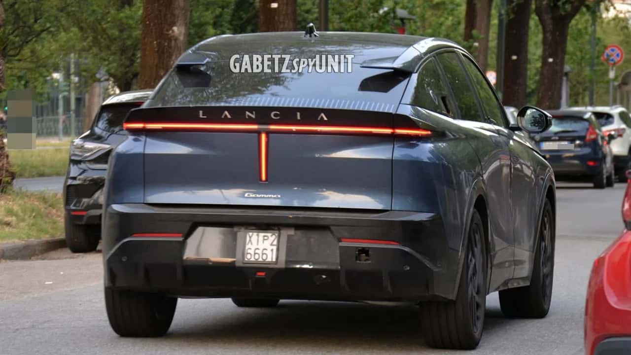 La nuova Lancia Gamma è su strada, foto spia