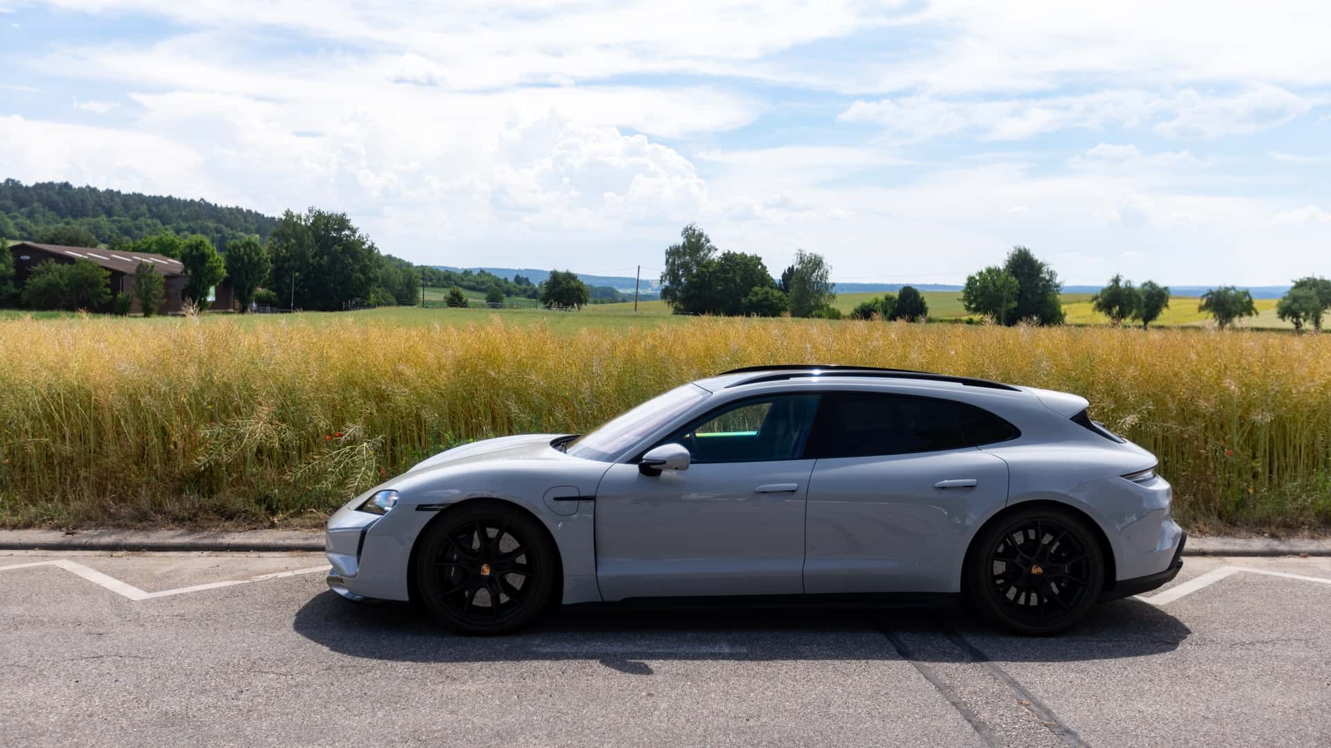 https://cdn.motor1.com/images/mgl/zxJLz8/s1/2027-porsche-taycan-e-shift.jpg