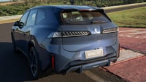 BMW iX30 50 xDrive M Sport na pista