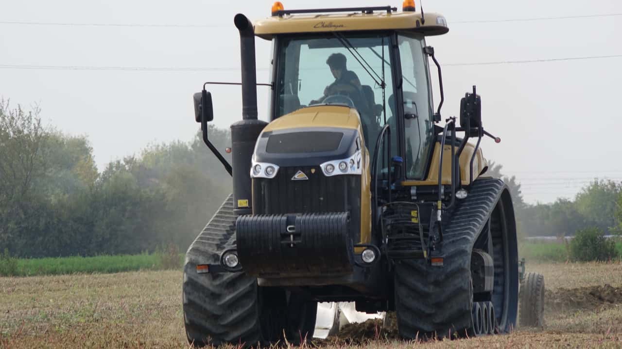 Contratti di rete agricoli 2026: gestione condivisa di lavoro e mezzi