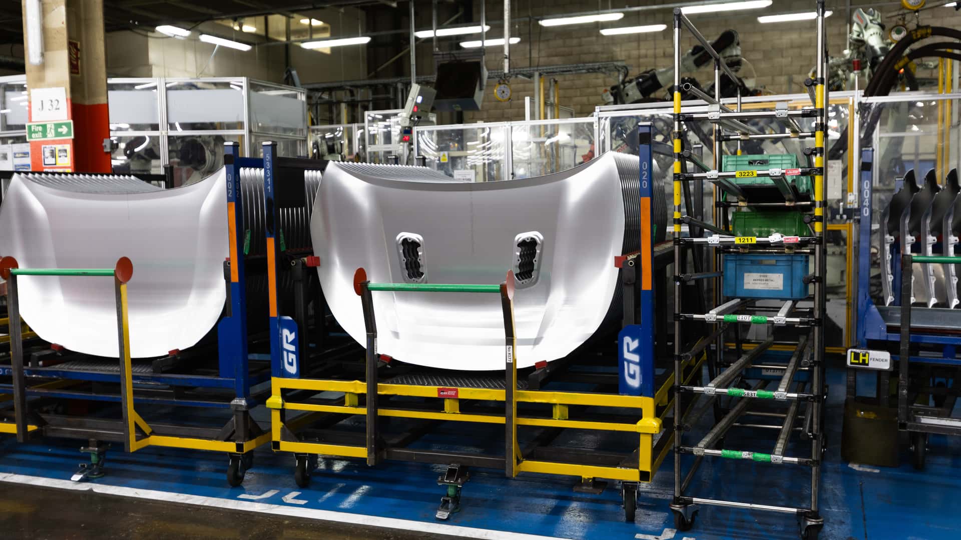 https://cdn.motor1.com/images/mgl/zxJlKE/s1/toyota-uk-production.jpg
