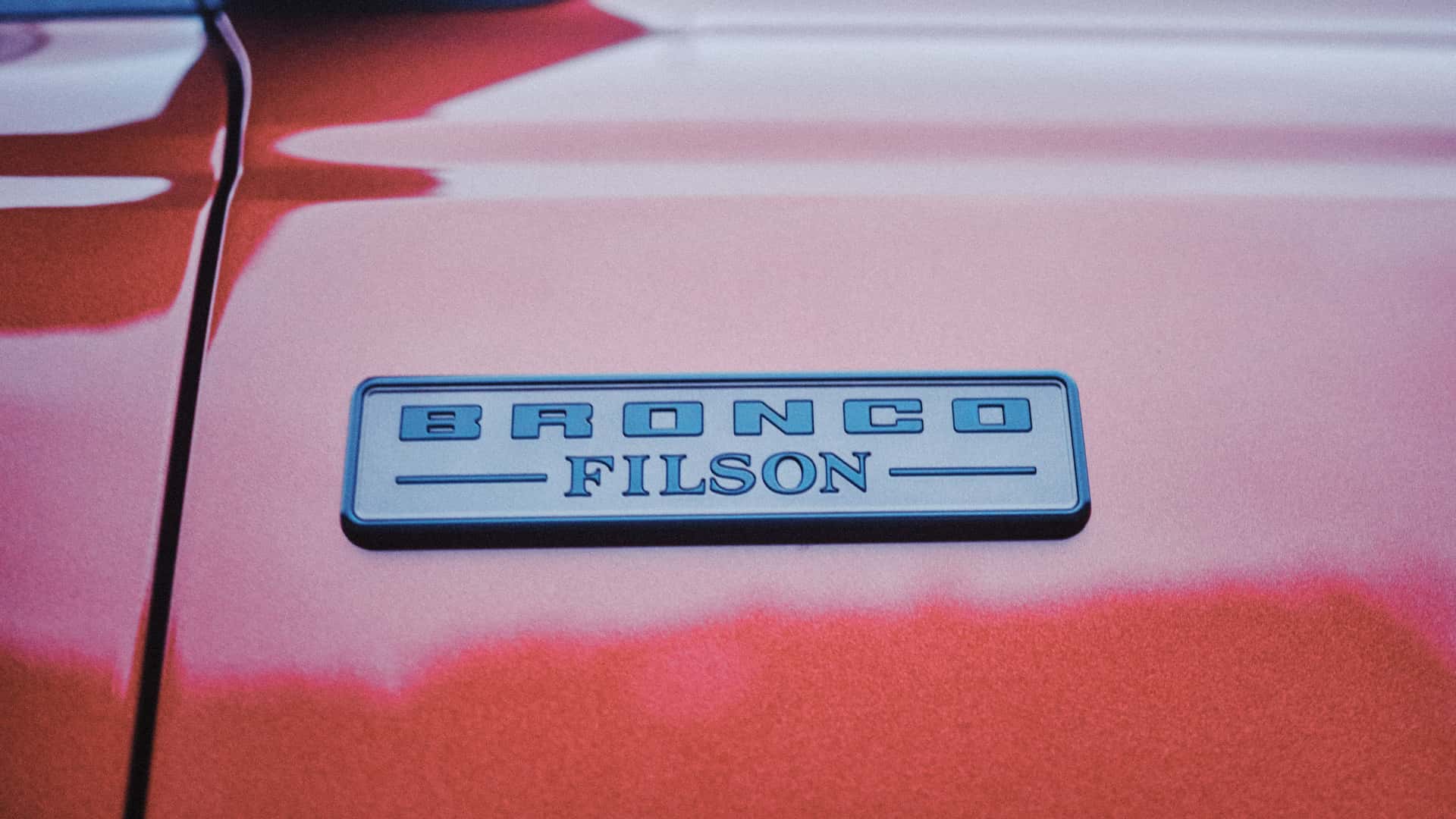 https://cdn.motor1.com/images/mgl/zxJrpE/s1/2027-ford-bronco-filson-first-edition.jpg