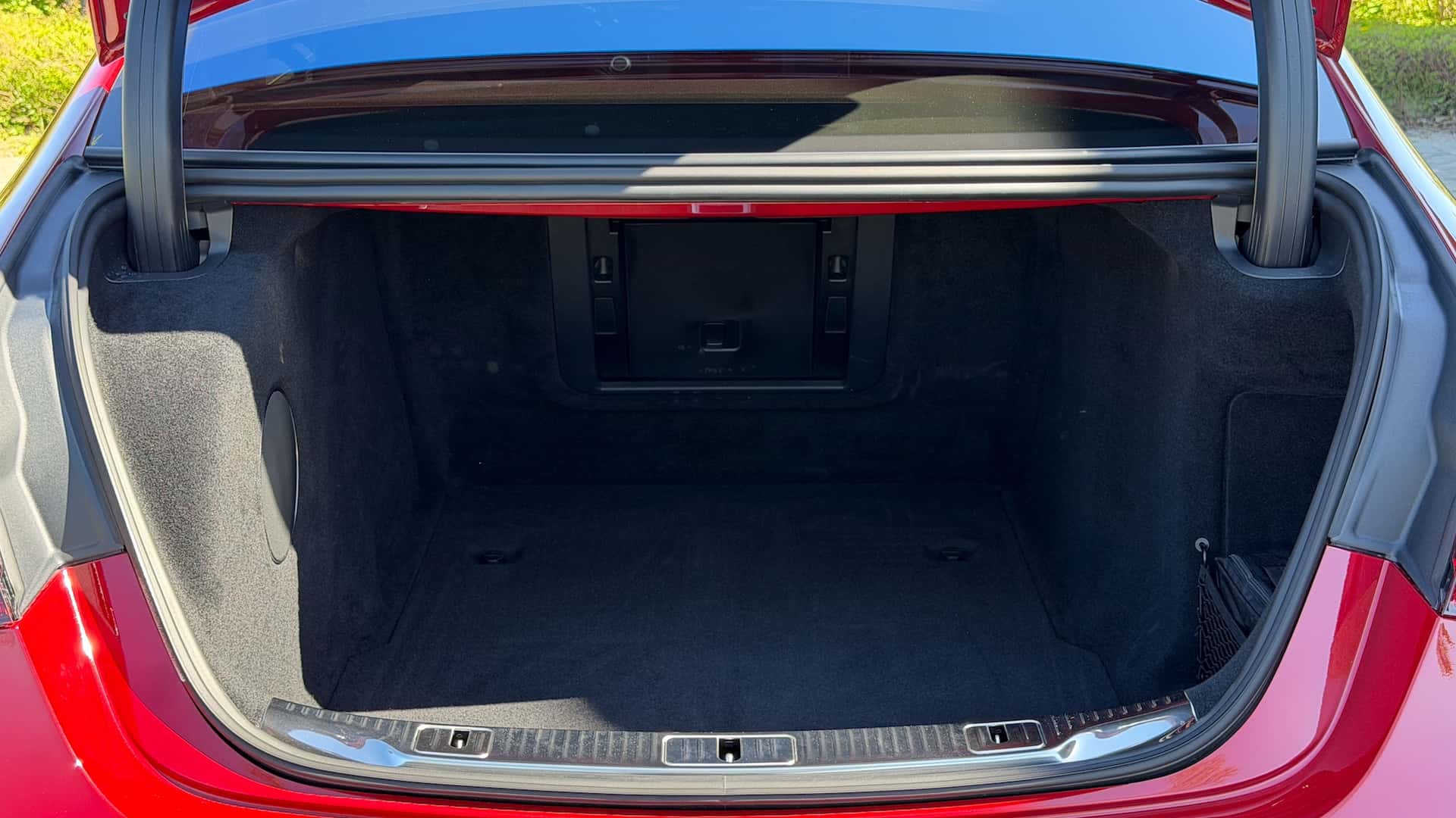 https://cdn.motor1.com/images/mgl/zxJveL/s1/2027-mercedes-benz-s-class-first-drive-review.jpg