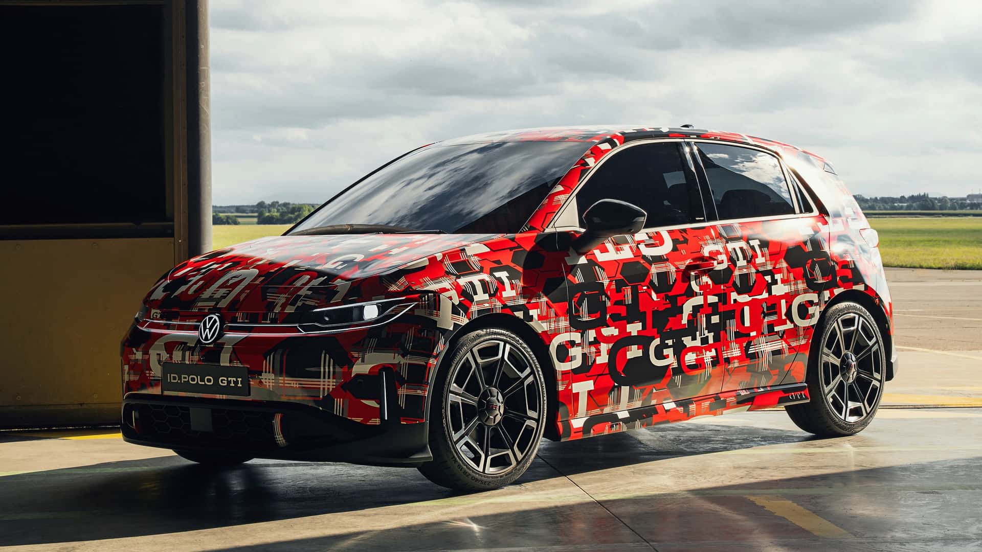 Volkswagen revela o primeiro GTI elétrico da história em Nürburgring