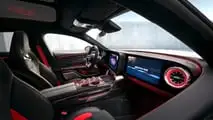 Mercedes-AMG GT 4 porte (2026): l'abitacolo