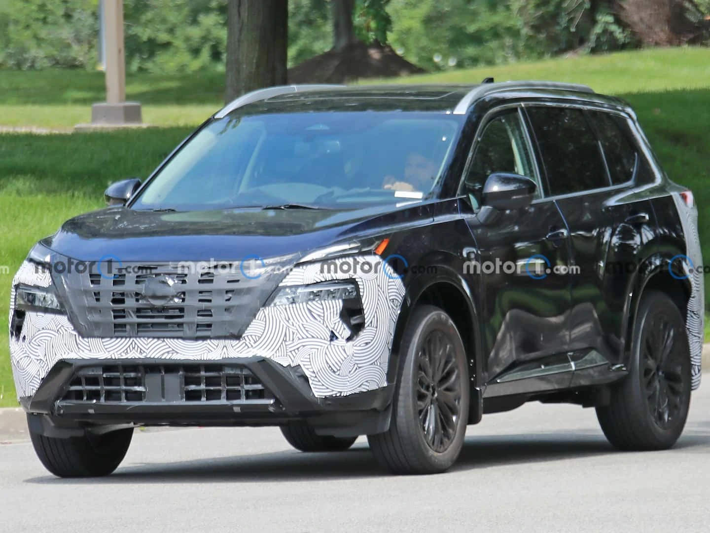 2024-nissan-rogue-front-view-