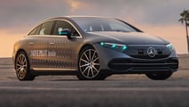 Mercedes EQS guida autonoma luci turchesi