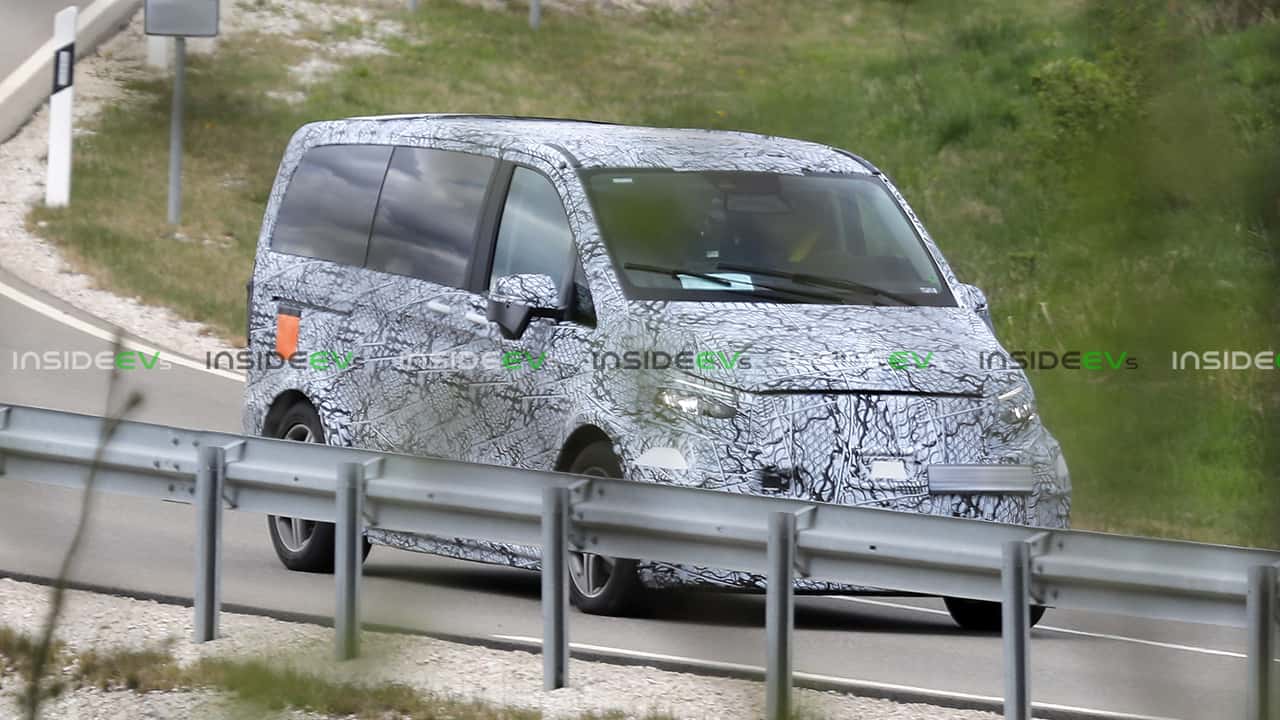 Mercedes V-Klasse mit EQ-Technologie auf Basis von Van.EA als Erlkönig