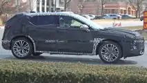 Cadillac XT3 als Erlkönig erwischt