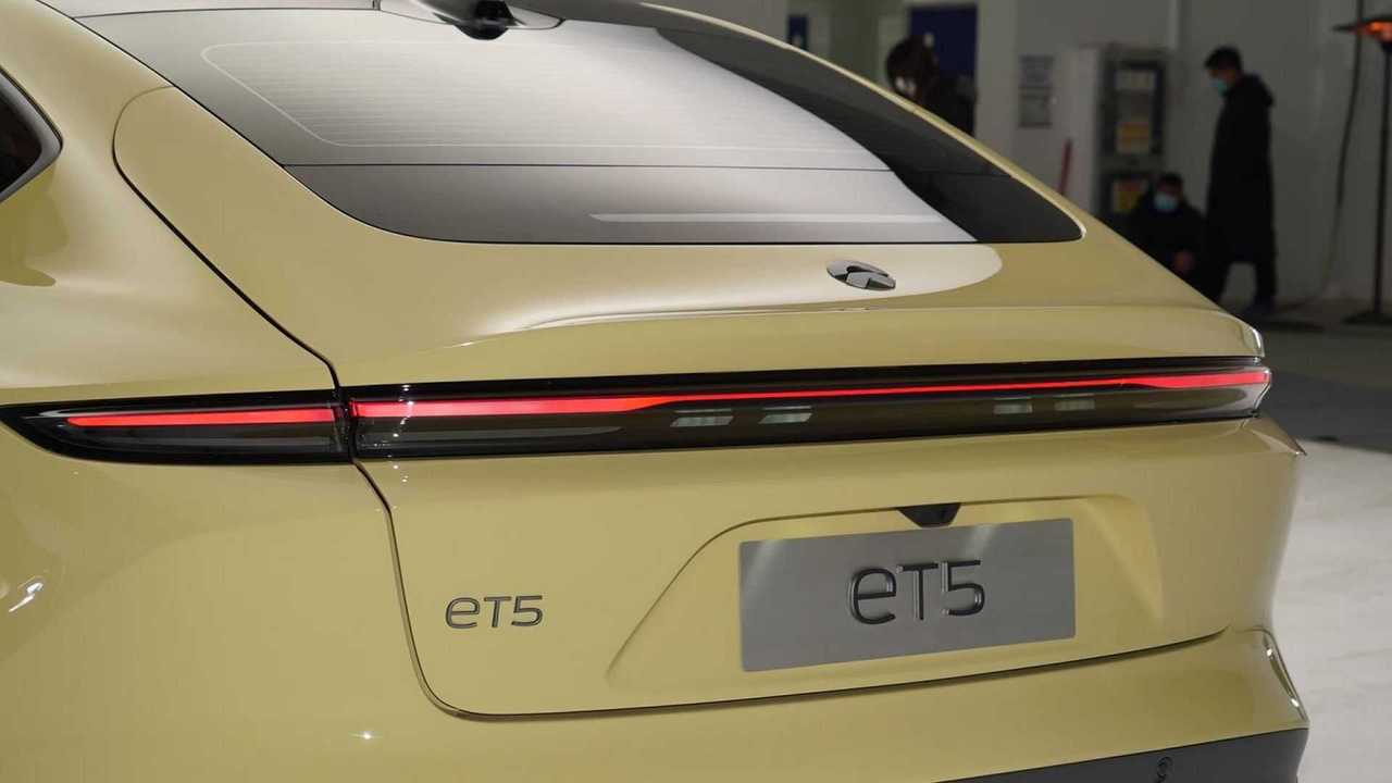 NIO ET5 seda eletrico - traseira