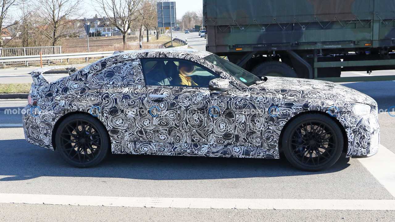 BMW M2 con escapes M Performance 2023 fotos espía