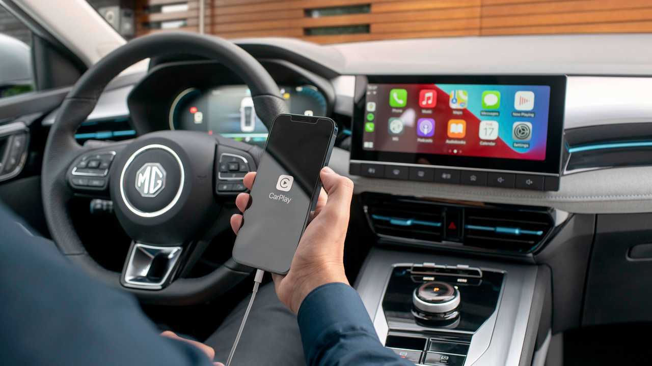 MG 5: Innen gibt es ein zeitgemäßes Cockpit mit großen Displays