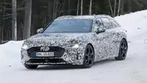 Audi A4 Avant (2023) in der Wintererprobung erwischt